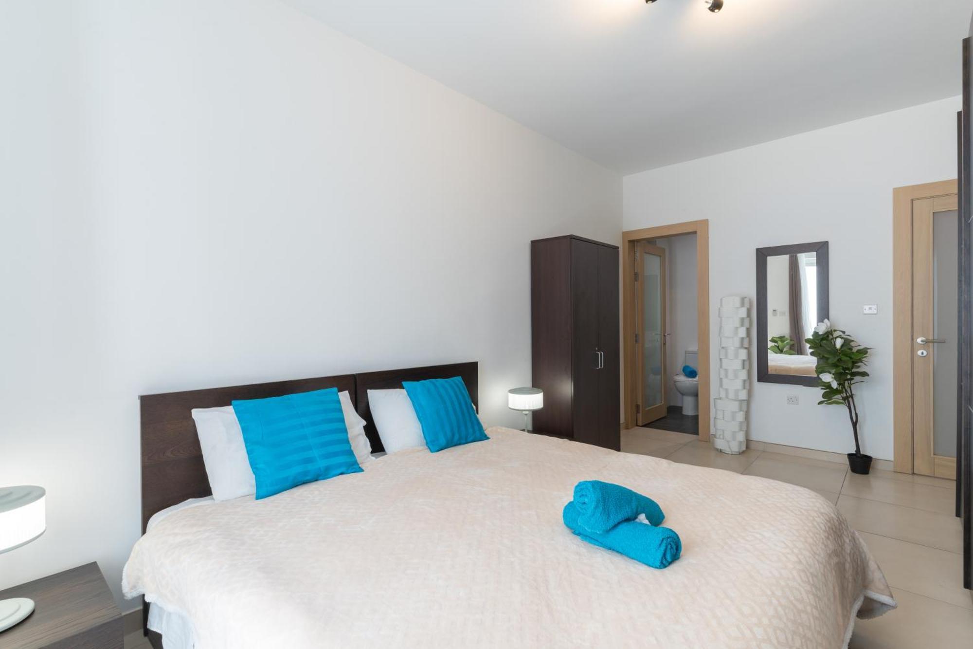 2 Bedroom In Central St Julians Prime Location In Paceville Apt 3 By Vaganza San Julián Exterior foto