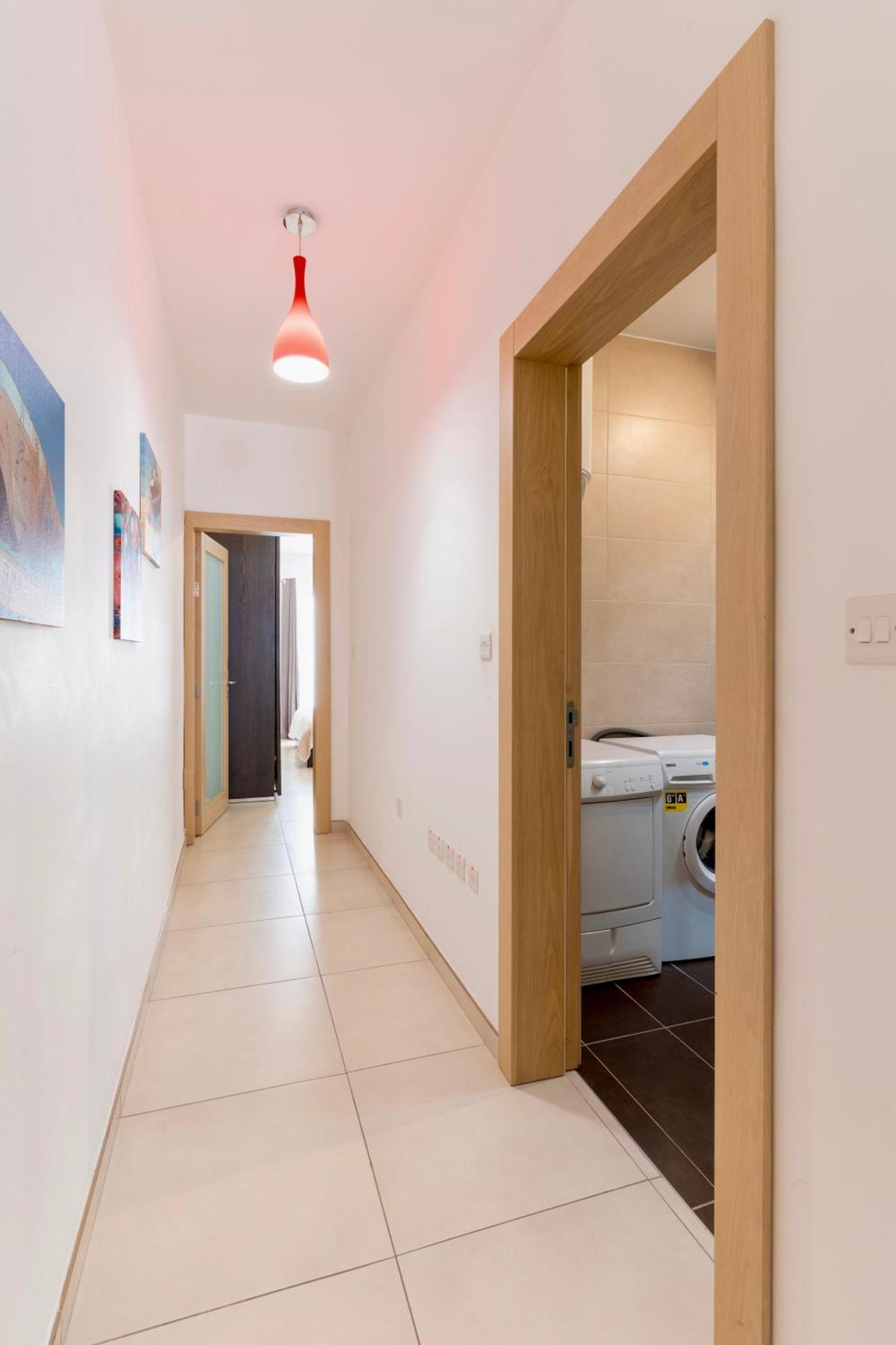 2 Bedroom In Central St Julians Prime Location In Paceville Apt 3 By Vaganza San Julián Exterior foto