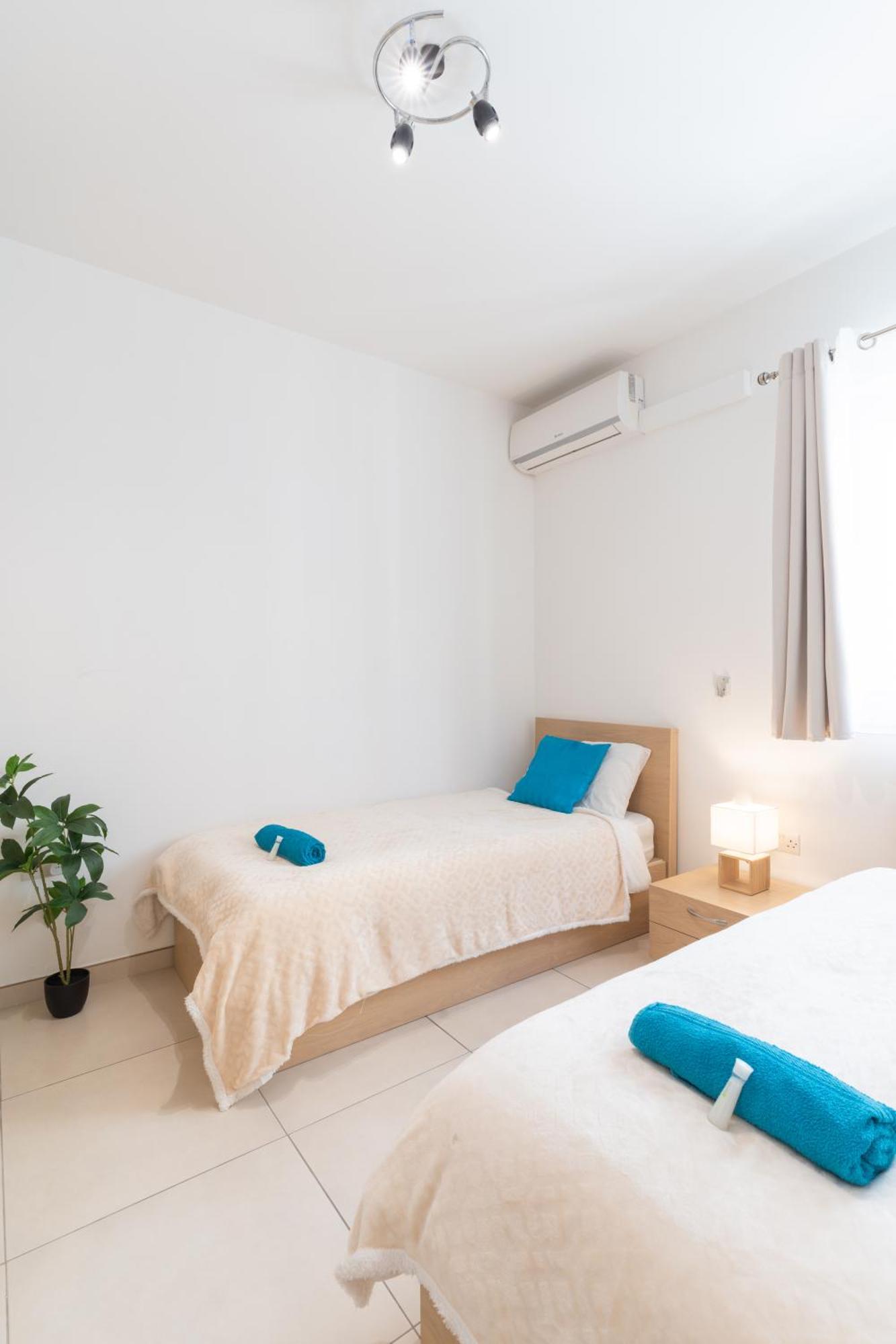 2 Bedroom In Central St Julians Prime Location In Paceville Apt 3 By Vaganza San Julián Exterior foto