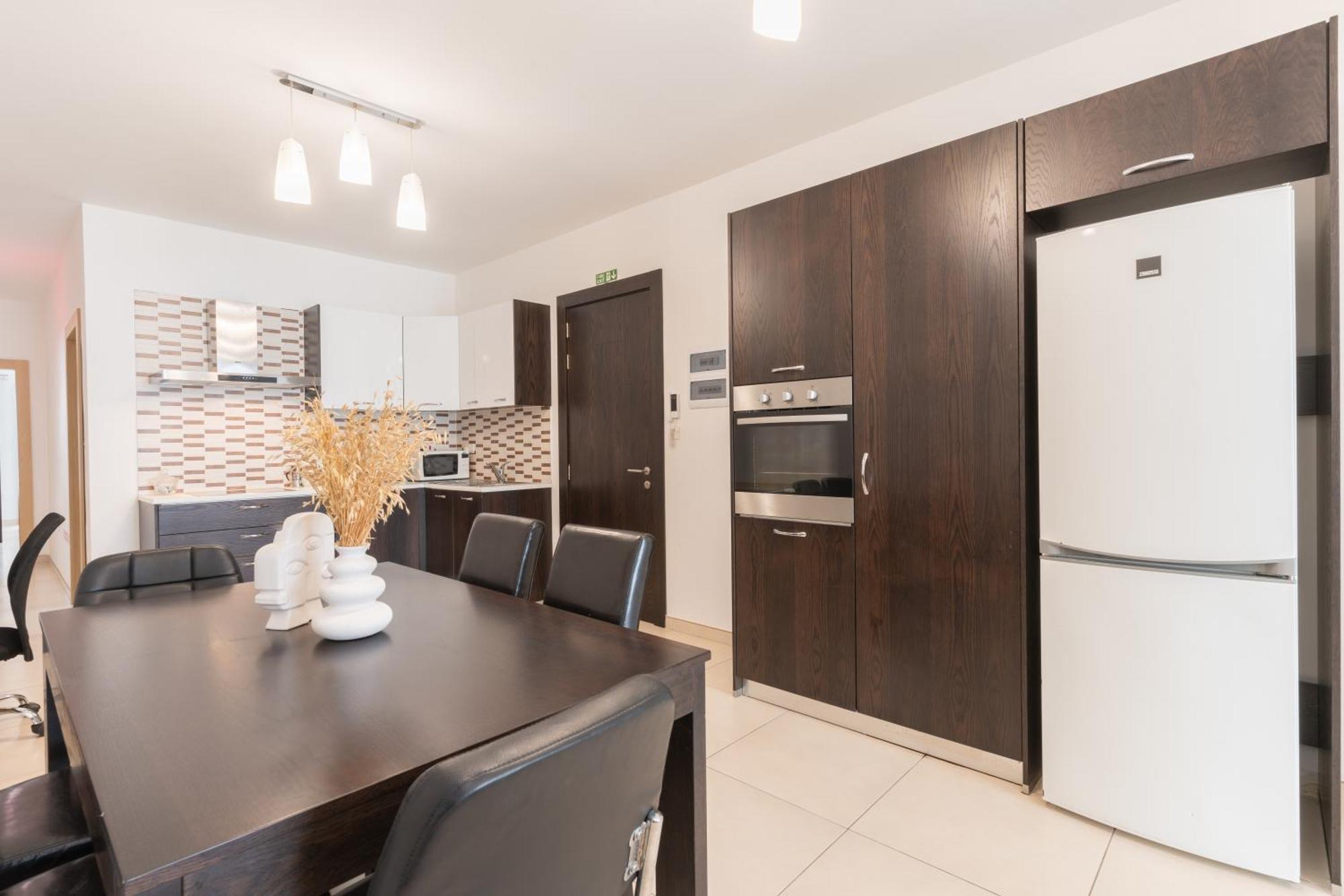2 Bedroom In Central St Julians Prime Location In Paceville Apt 3 By Vaganza San Julián Exterior foto